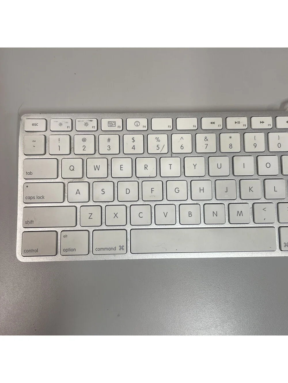 Genuine Apple A1243 Wired Mac Standard USB Keyboard w/ Numeric Keypad TESTED
